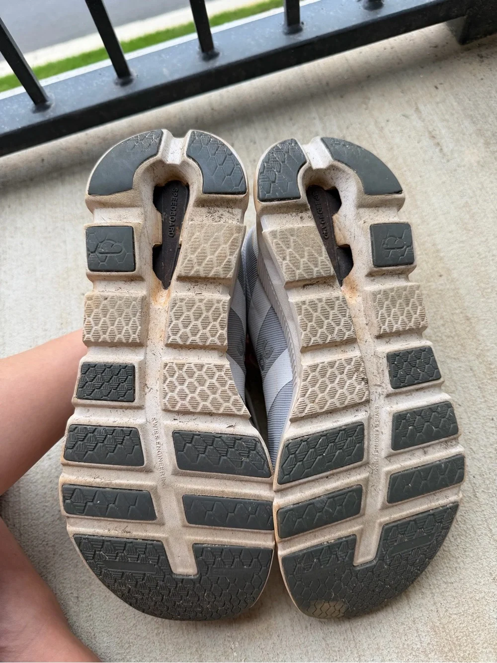 On Clouds Women’s 10 Swiss Engineering Sneakers